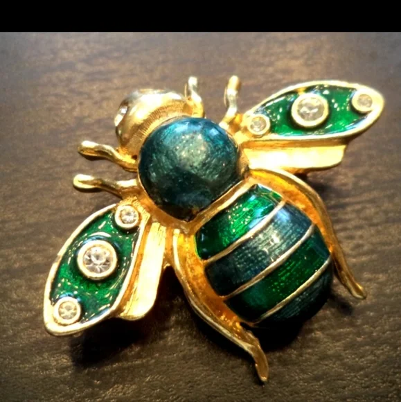 Elegant Gold and Green Bee Brooch/Pin - Picture 3 of 4